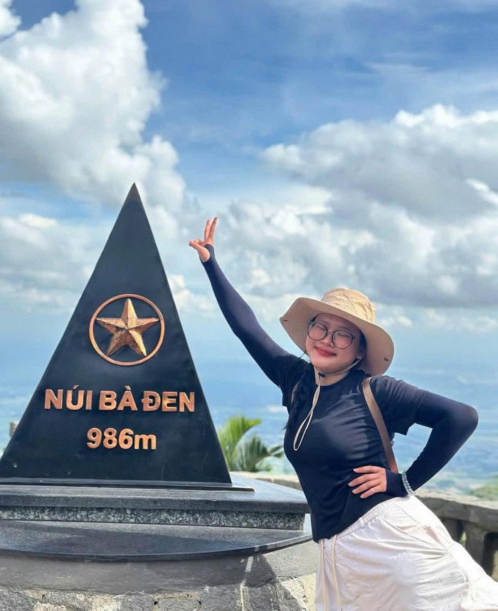 Kinh nghiệm du lịch Núi Bà Đen Tây Ninh tự túc thì Bà Đen là ngọn núi cao nhất