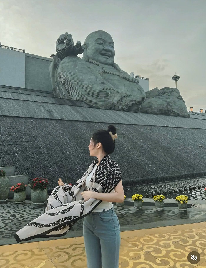 Kinh nghiệm du lịch Núi Bà Đen Tây Ninh tự túc với Tượng Phật Di Lặc bề thế 