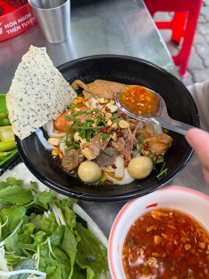 Quán mì Quảng ngon ở Đà Nẵng nằm ở trung tâm thành phố