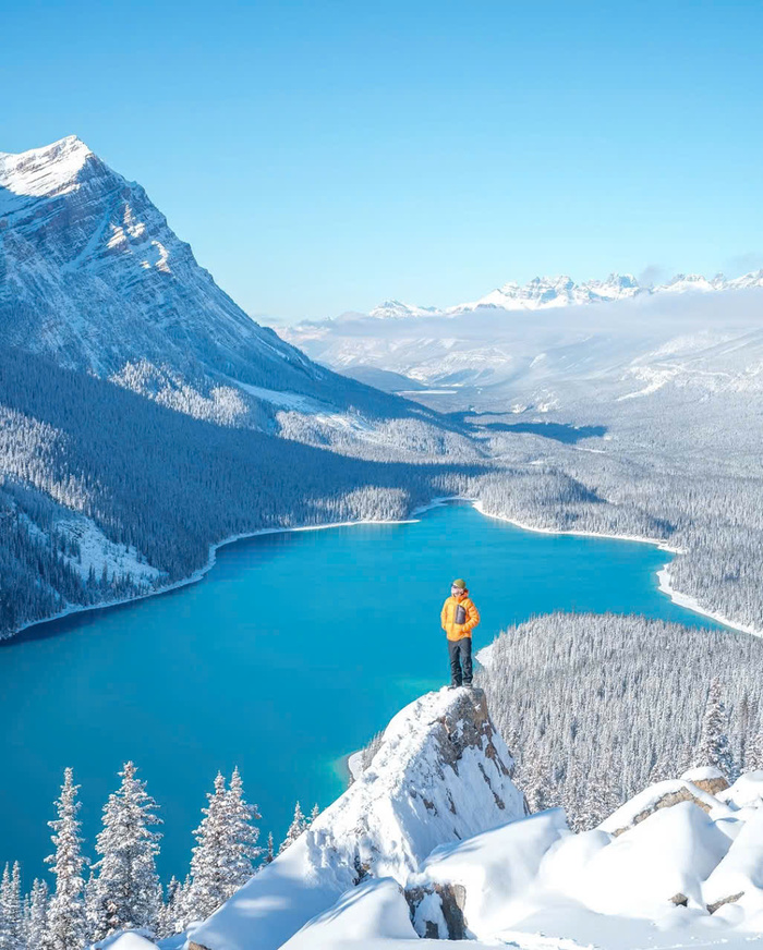 Tháng 12 đến tháng 4 là thời điểm các khu trượt tuyết hàng đầu ở Canada hoạt động