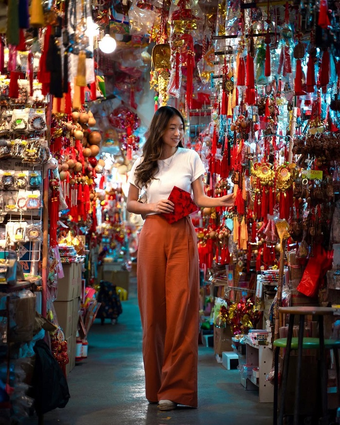 Temple Street là chợ đêm tại Hồng Kông mang đến trải nghiệm hấp dẫn du khách