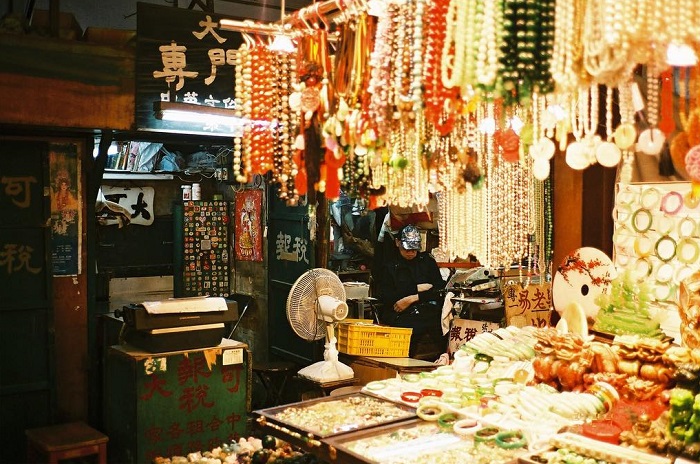 Jade Market là một trong những khu chợ đêm tại Hồng Kông mà bạn nên ghé thăm