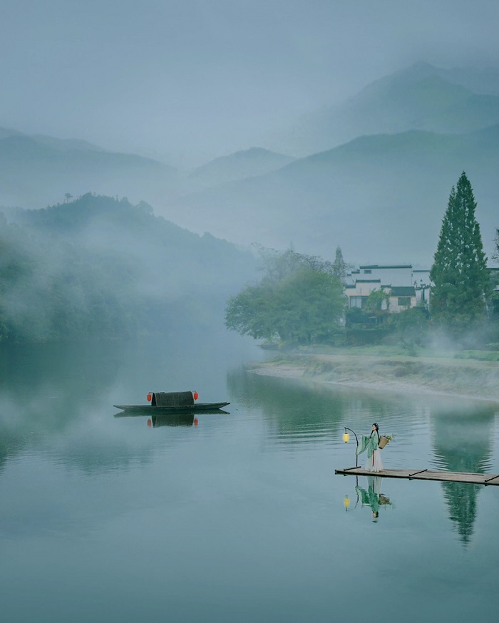 Làng cổ Vụ Nguyên là một trong những cổ trấn đẹp nhất châu Á với dáng vẻ trầm mặc