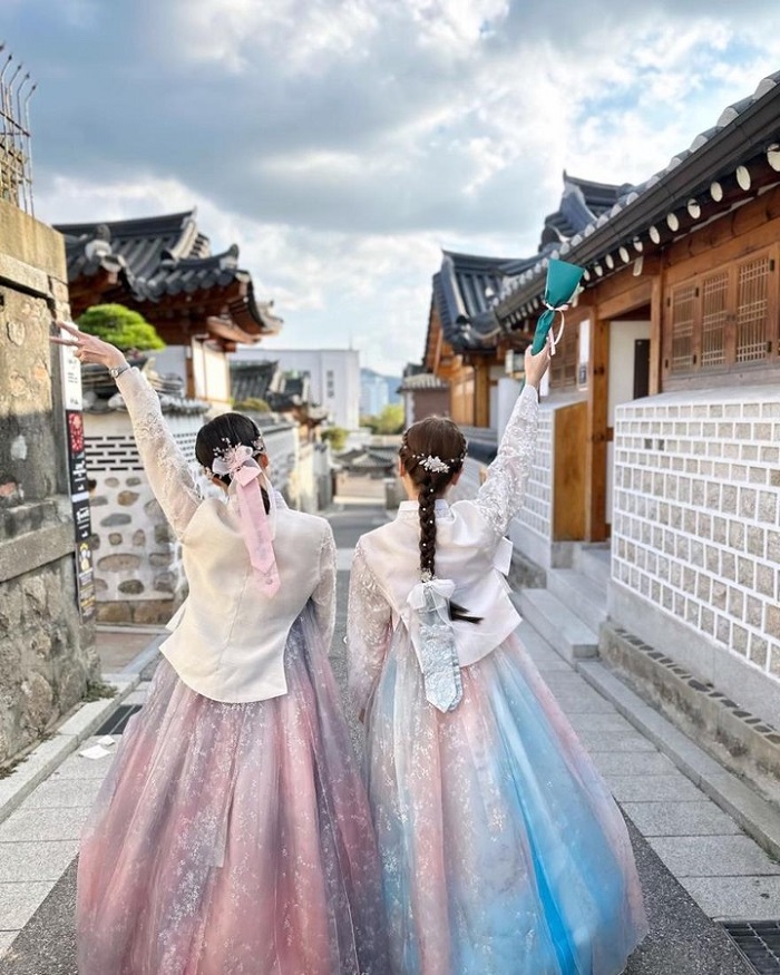 Làng cổ Bukchon Hanok là một trong những cổ trấn đẹp nhất châu Á nằm ở Hàn Quốc