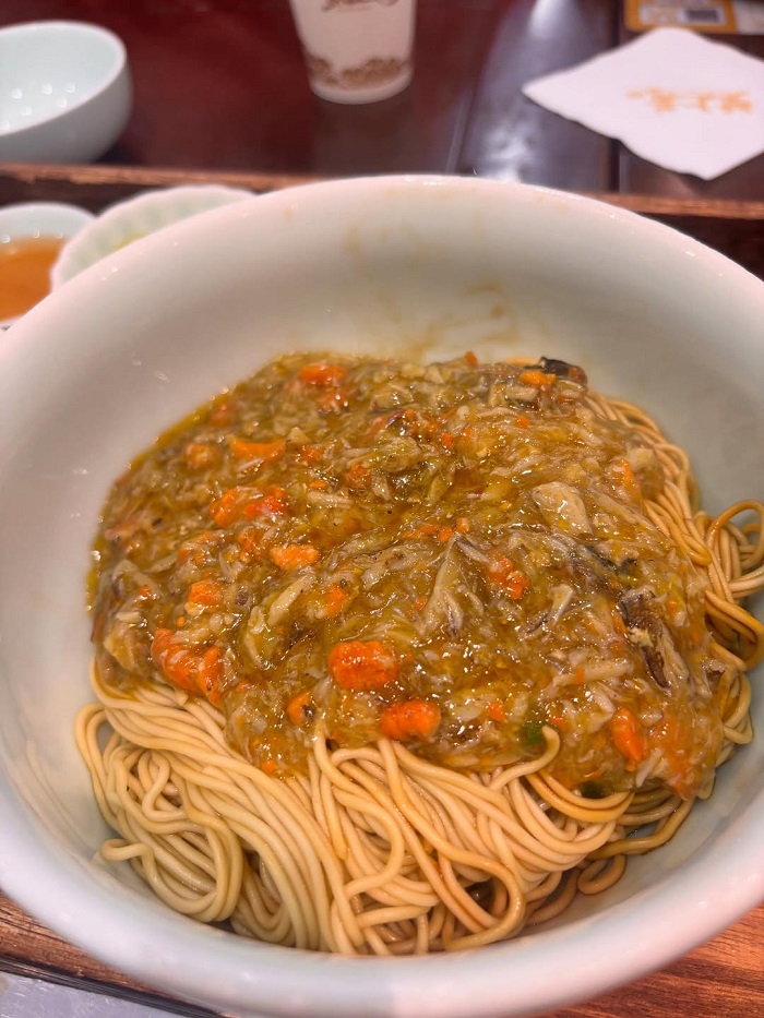 Mì gạch cua là món ăn ngon phải thử ở Thượng Hải giá cả phải chăng