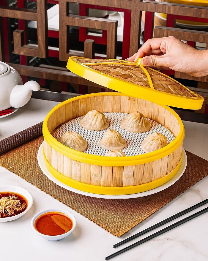Tiểu long bao là món ăn ngon phải thử ở Thượng Hải bán khắp các hàng quán