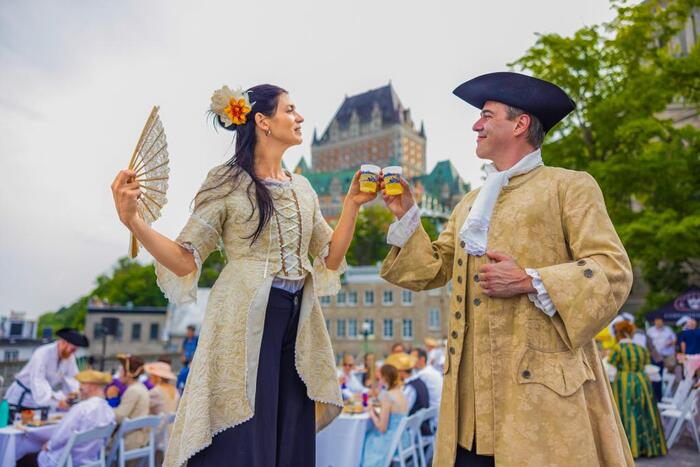 Các phong tục đón năm mới ở Canada thú vị - Tham gia vào bữa tiệc khiêu vũ truyền thống