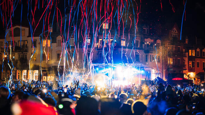 Các phong tục đón năm mới ở Canada thú vị - Tham gia vào sự kiện đếm ngược và bắn pháo hoa