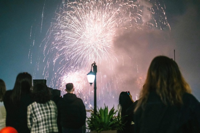 Quán cafe xem pháo hoa countdown tại Hà Nội trên phố Gia Ngư