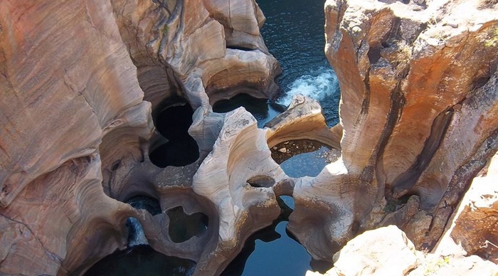 Bourkes Luck Pothole được hình thành những dòng xoáy trước có từ hàng triệu năm - Ảnh: Tripadvisor