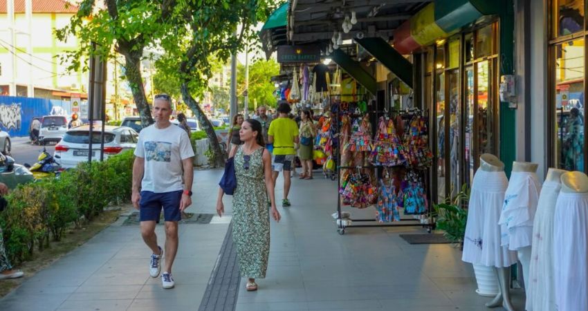 Mua sắm vào ban ngày để lựa chọn thoải mái hơn - cẩm nang du lịch Pantai Cenang Malaysia