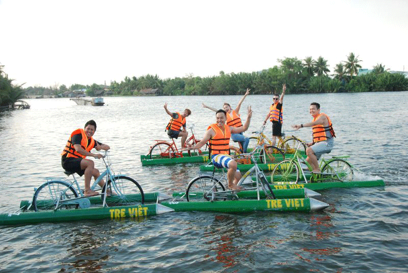 Đạp xe trên sông