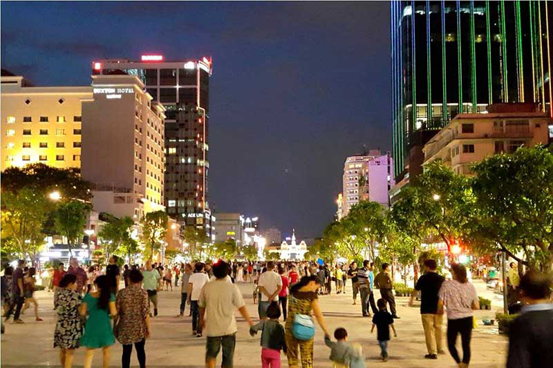 10 địa điểm về đêm được giới trẻ Sài Gòn tụ tập đông đúc nhất