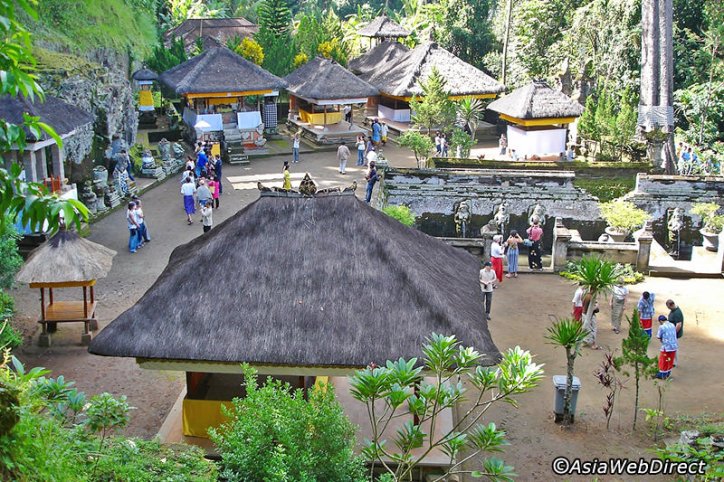 Goa Gajah được xây dựng từ thế kỷ thứ 11 là một nơi linh thiêng để thiền định