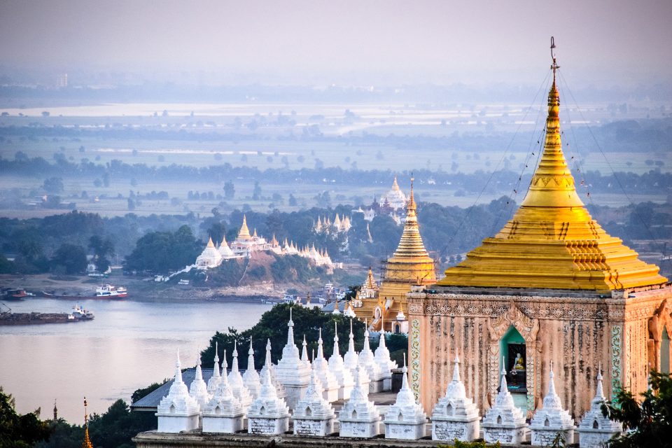 Thưởng thức khung cảnh nhìn từ Đồi Mandalay