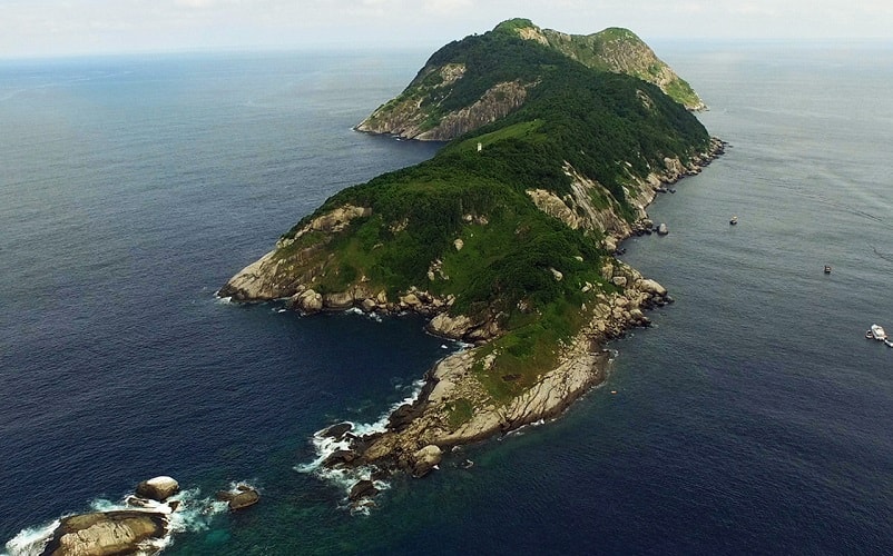 Äáº£o Ilha de Queimada Grand cÃ¡ch bá» biá»n Brazil khoáº£ng 33km
