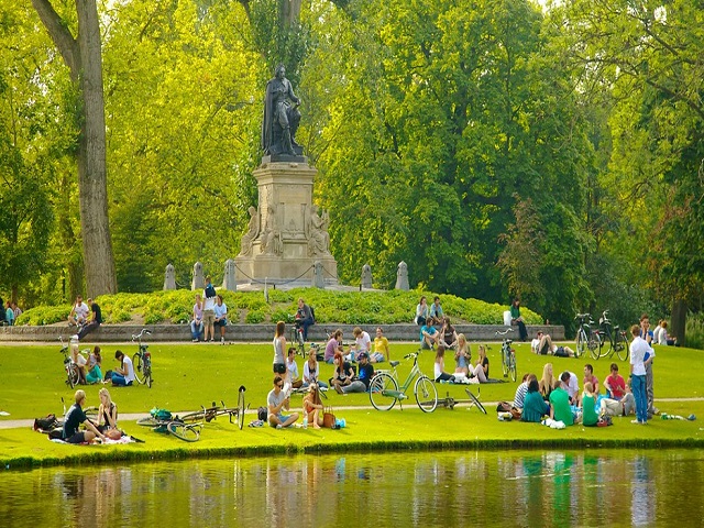 Công viên Vondelpark lâu đời và rộng nhất Amsterdam