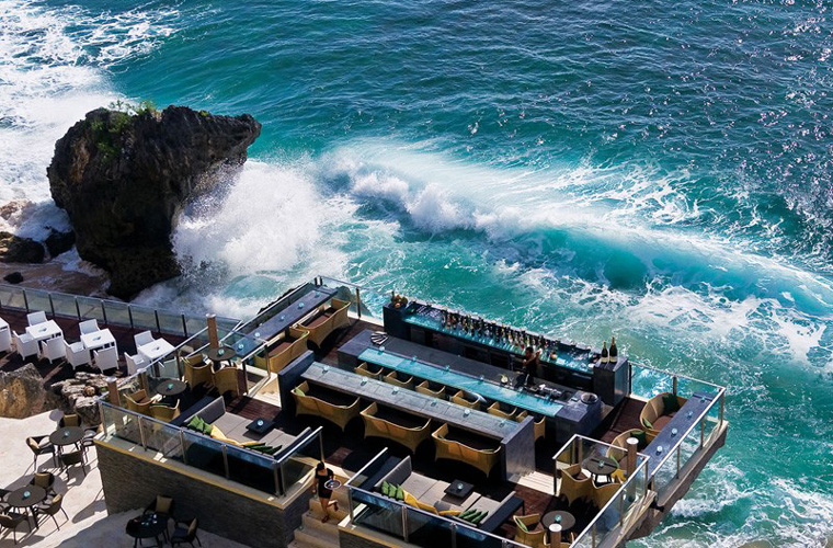 Đi để "thưởng thức" 15 qu&aacute;n bar đẹp nhất thế giới