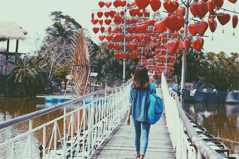 Cầu tình yêu ở khu du lịch Bửu Long