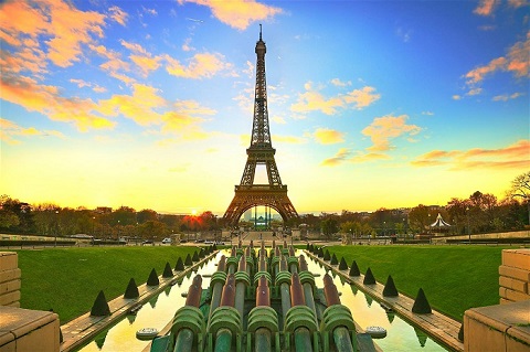 Du lịch Pháp tham quan tháp Eiffel