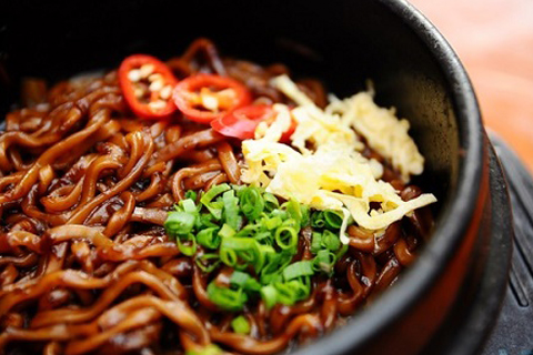 Mì tương đen trong ẩm thực Hàn Quốc