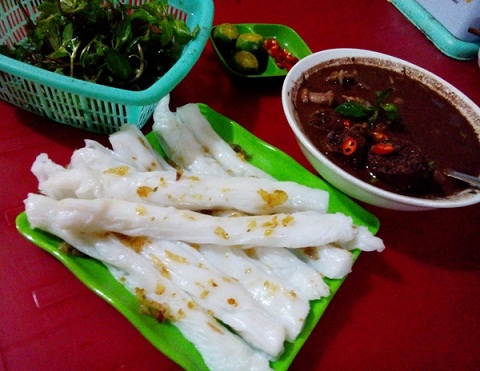 B&aacute;nh mướt trắng mềm được nh&uacute;ng v&agrave;o x&aacute;o l&ograve;ng đậm đ&agrave;, quả l&agrave; một m&oacute;n ăn ngon v&agrave; độc đ&aacute;o