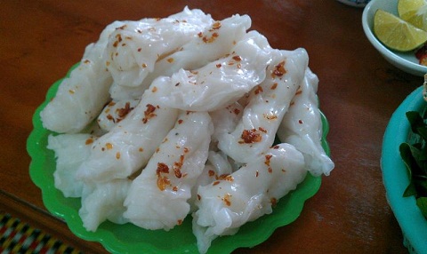 B&aacute;nh mướt kh&aacute; giống b&aacute;nh cuốn v&agrave; b&aacute;nh ướt, nhưng hương vị ho&agrave;n to&agrave;n kh&aacute;c biệt