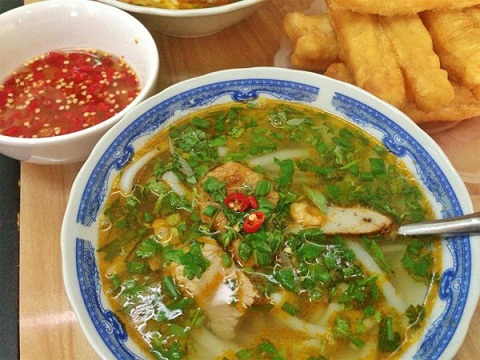 Sở dĩ gọi l&agrave; "ch&aacute;o chờ", v&igrave; muốn được ăn, người ta phải chờ trung b&igrave;nh l&agrave; 10 ph&uacute;t