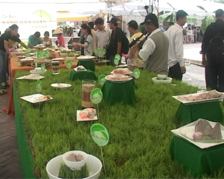 Tưng bừng ng&agrave;y hội b&aacute;nh d&acirc;n gian Nam bộ mừng Tết