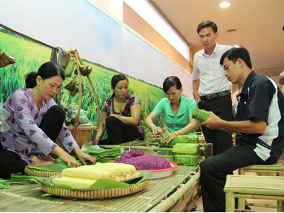 Tưng bừng ng&agrave;y hội b&aacute;nh d&acirc;n gian Nam bộ mừng Tết