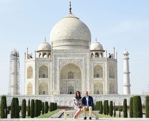 Đền Taj Mahal - Kỳ quan kiến trúc bằng đá cẩm thạch trắng