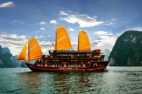 Khám phá vịnh Hạ Long bằng du thuyền