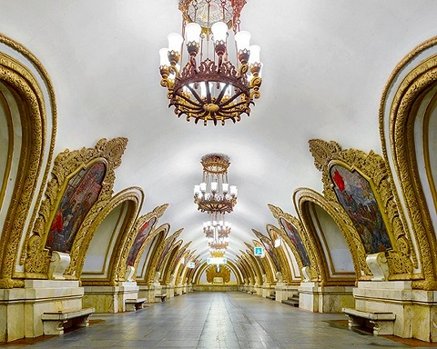 Ga tàu điện ngầm đẹp như cung điện ở Moscow