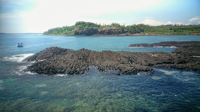 Gành Yến Quảng Ngãi chẳng khác gì Gành Đá Dĩa Phú Yên