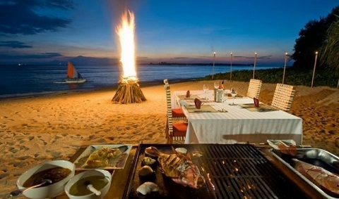 Tiệc nướng ngoài trời trên bãi biển Cairns, Úc