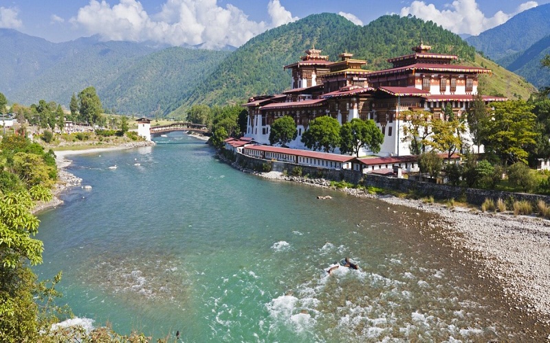 Câu cá chặt cây bị nghiêm cấm ở Bhutan
