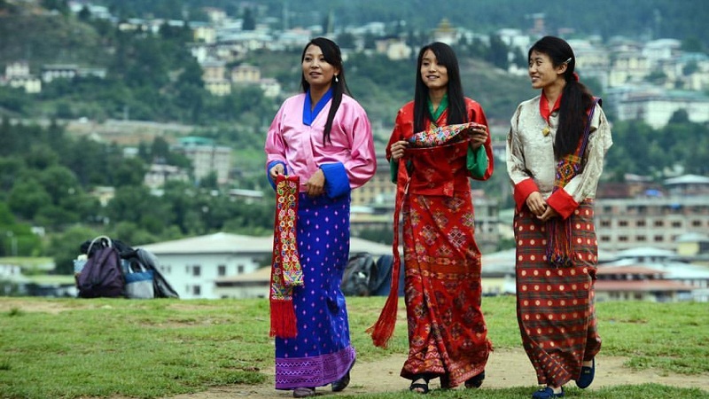 Người dân Bhutan thường xuyên mặc trang phục truyền thống