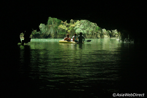 Bơi thuyền Kaya ở vịnh Phang Nga