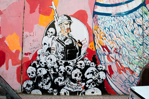 Những bức tranh tường trên phố Mohammed Mahmoud gợi nhớ về cuộc cách mạng đẫm máu năm 2011 ở Cairo.