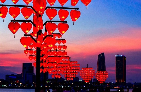 Nguyện ước bên cầu tình yêu Đà Nẵng