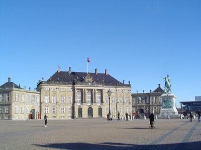 Tòa cung điện rộng lớn Amalienborg