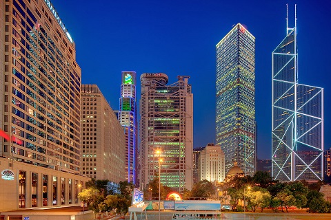 Tòa nhà HSBC nổi bật hơn vào ban đêm