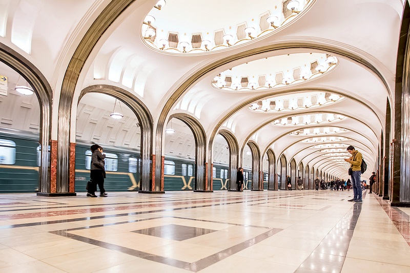 Đến Nga, hãy ghé tàu điện ngầm Moscow nhé