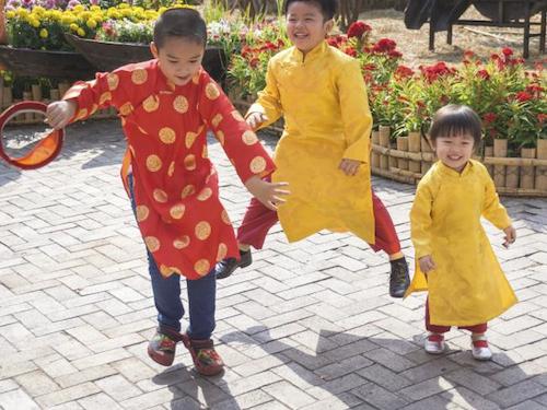  Khách Tây nhận xét Việt Nam là điểm đến lý tưởng cho trẻ em
