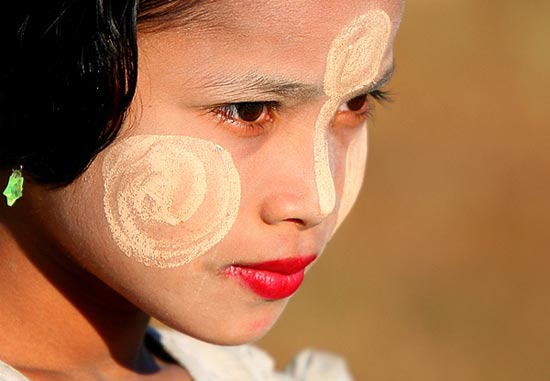 Những phong tục lạ chỉ c&oacute; ở Myanmar