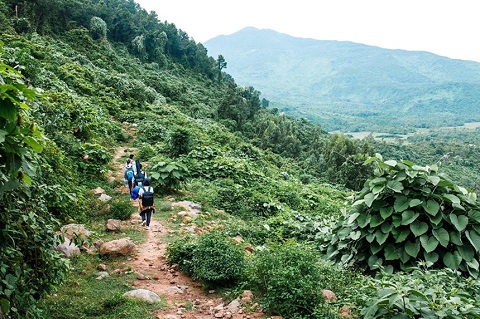 Vượt đèo leo núi chinh phục làng Vân