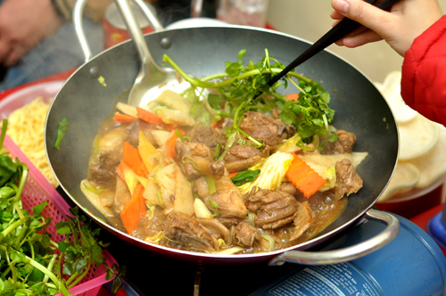 Lạ lẫm lẩu kh&ocirc; tr&ecirc;n phố L&ecirc; Duẩn