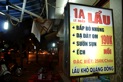 Lạ lẫm lẩu kh&ocirc; tr&ecirc;n phố L&ecirc; Duẩn