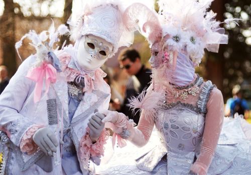 Ph&aacute;p rực rỡ sắc m&agrave;u trong carnaval tại Annecy