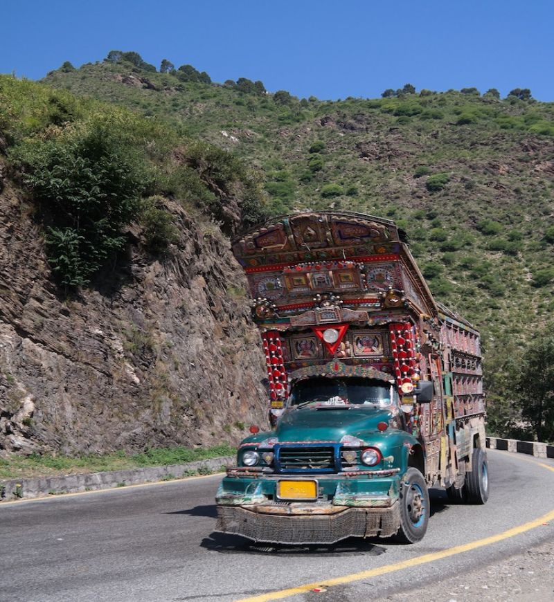 những chiếc xe tải đầy màu sắc ở Pakistan
